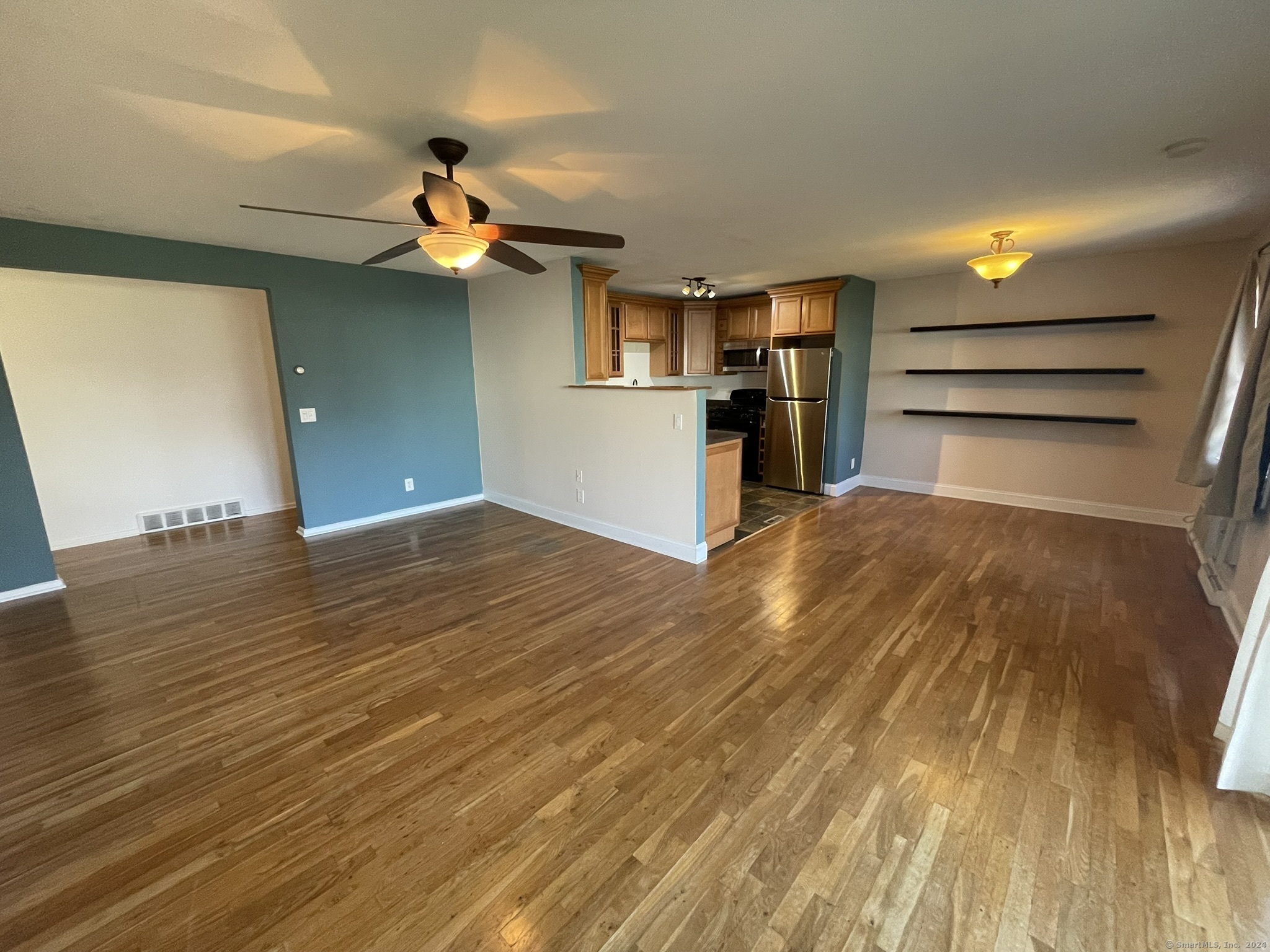 Living room & Dining Room