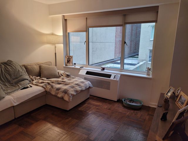 $3,999 | 39 West 58th Street, Unit 3E | Central Park South