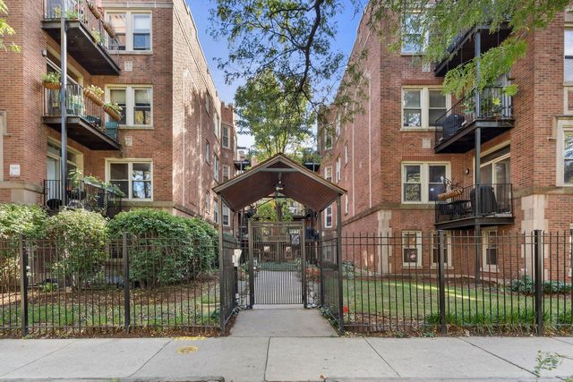 $237,500 | 1647 West Pratt Boulevard, Unit 2B | East Rogers Park