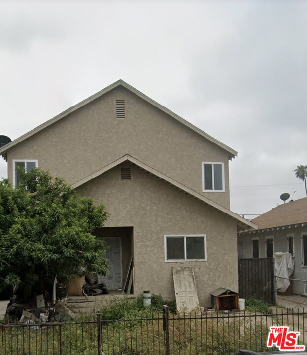 a house that has window in it