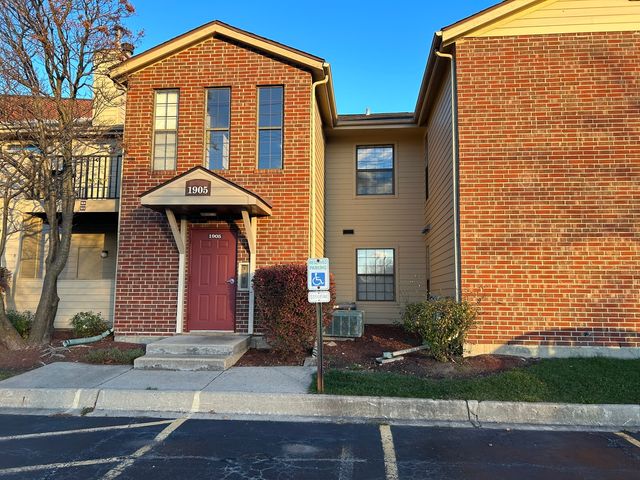 $229,900 | 1905 North Hicks Road, Unit 208 | Palatine