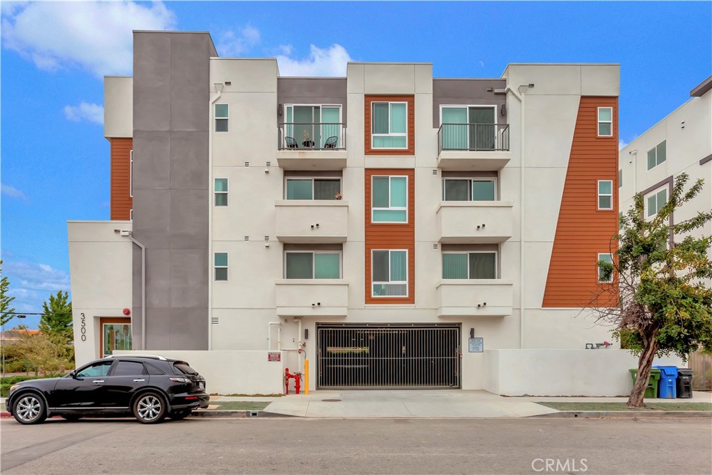 a couple of cars parked in front of a building