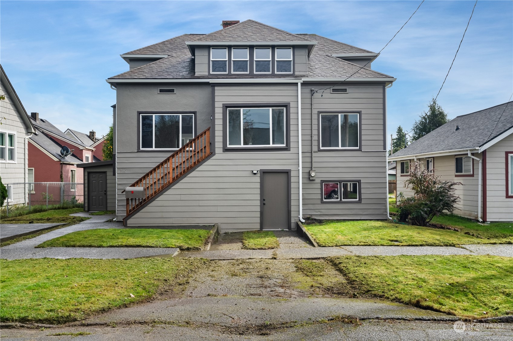 a view of a house with a yard