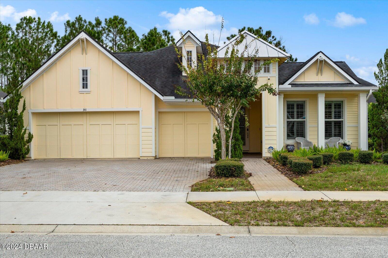 a view of a yard in front of house