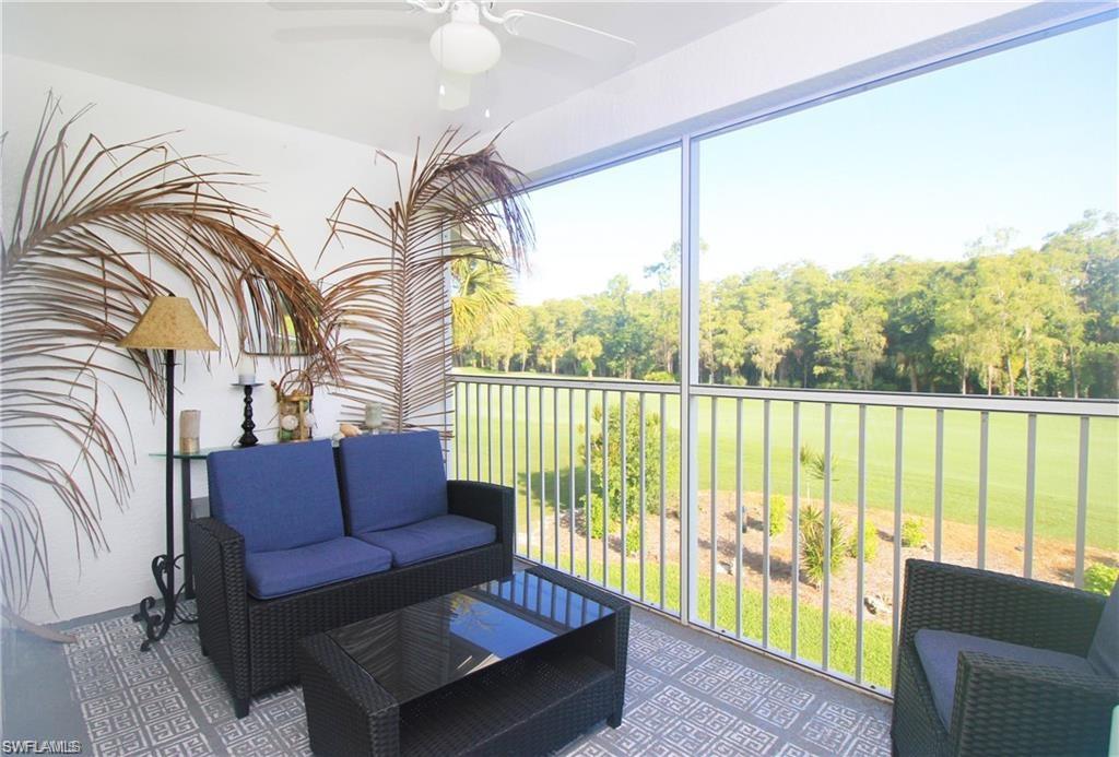 Sunroom / solarium with ceiling fan