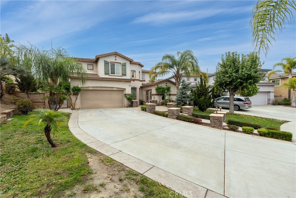 a view of multiple houses with a yard