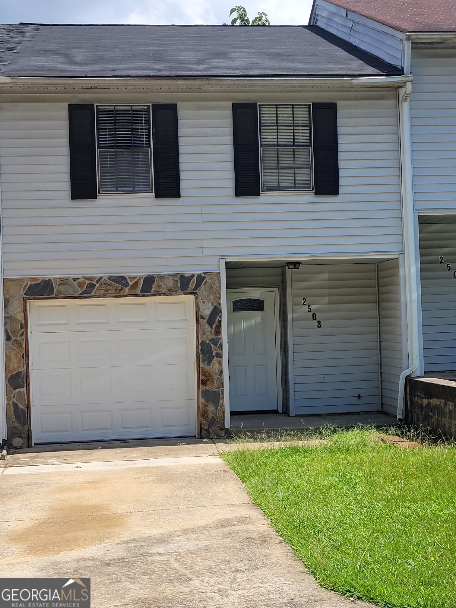 a view of a house with a yard