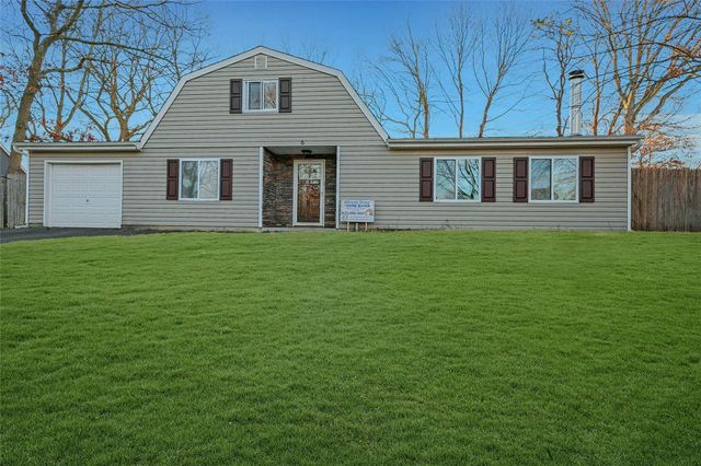 $599,999 | 6 Spurwoods Lane | Farmingville