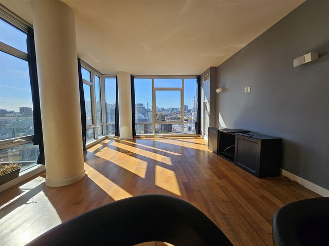 $6,048 | 101 Bedford Avenue, Unit PHC808 | Williamsburg