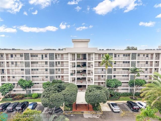 $259,900 | 2950 North Palm Aire Drive, Unit 404 | Palm Aire