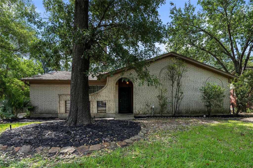 Welcome to this lovely home on a large lot in peaceful Sleepy Hollow subdivision