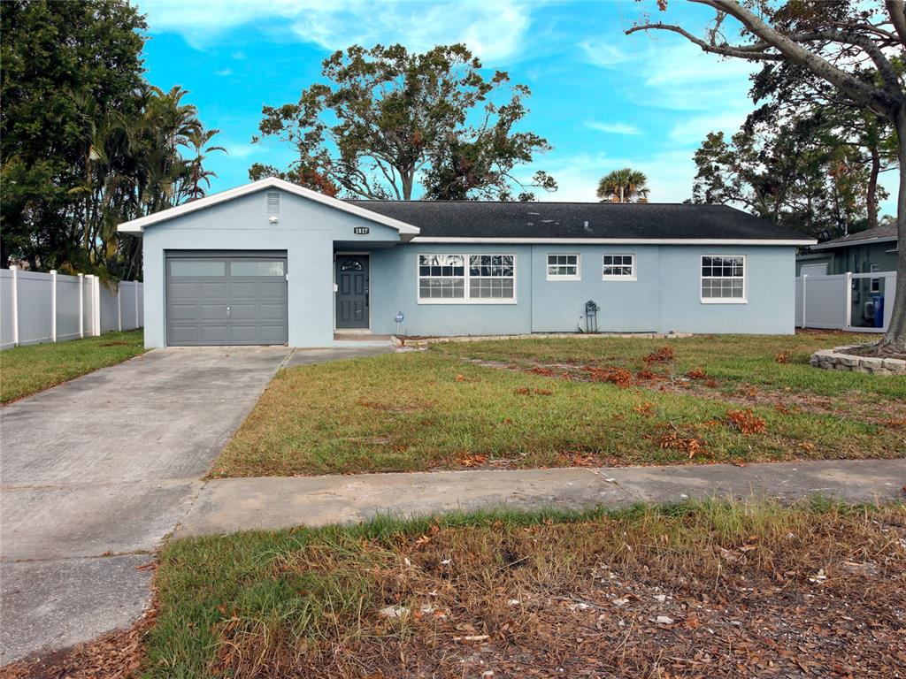 a view of a house with a yard