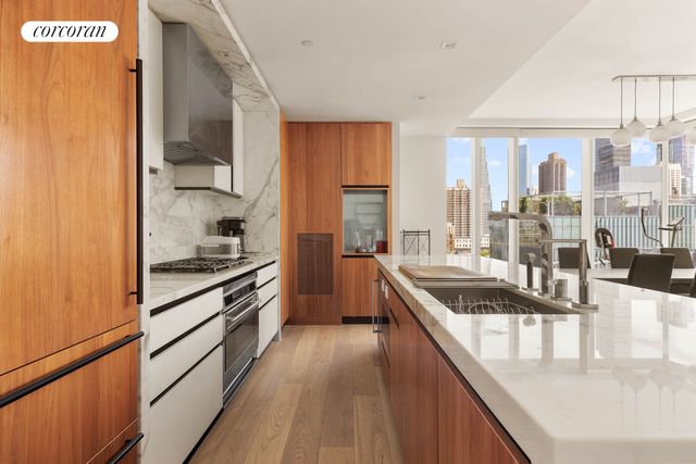 $4,750,000 | 1 West End Avenue, Unit 10D | Upper West Side