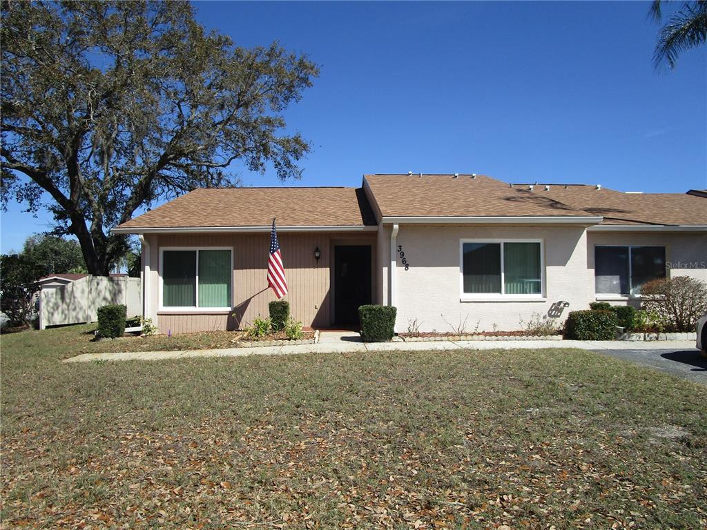 a view of a house with backyard