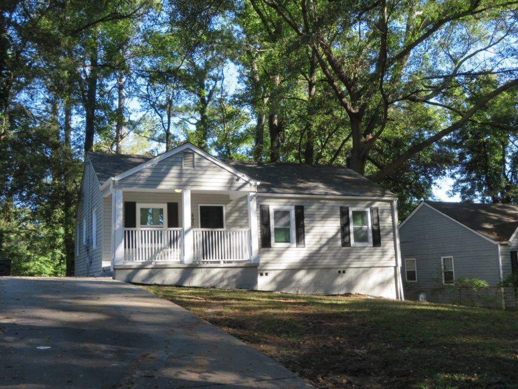 front view of house with a yard