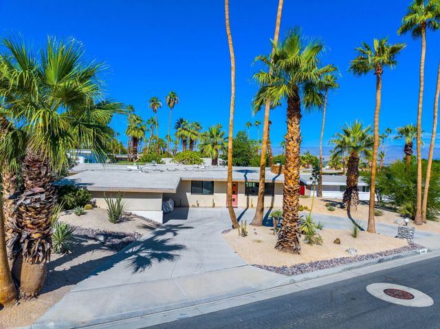 Palm Springs Neighborhood Guide - Compass