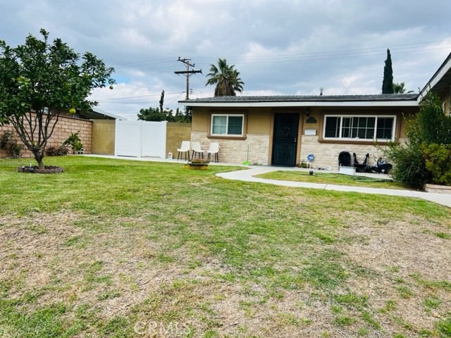 a front view of house with yard and porch