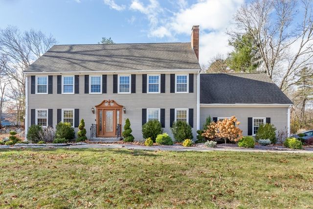 $1,075,000 | 6 Fox Run Road | West Medway