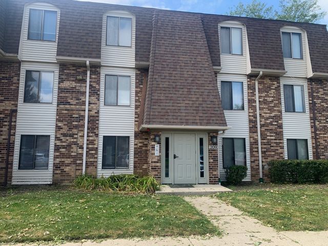 $2,200 | 209 West Ct Of Shorewood, Unit 3A | Court of Shorewood