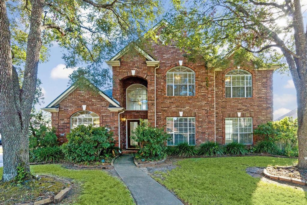 Fantastic four bedroom, two story home on a huge 13,000+sqft lot with a 3 car garage in Imperial Oaks!