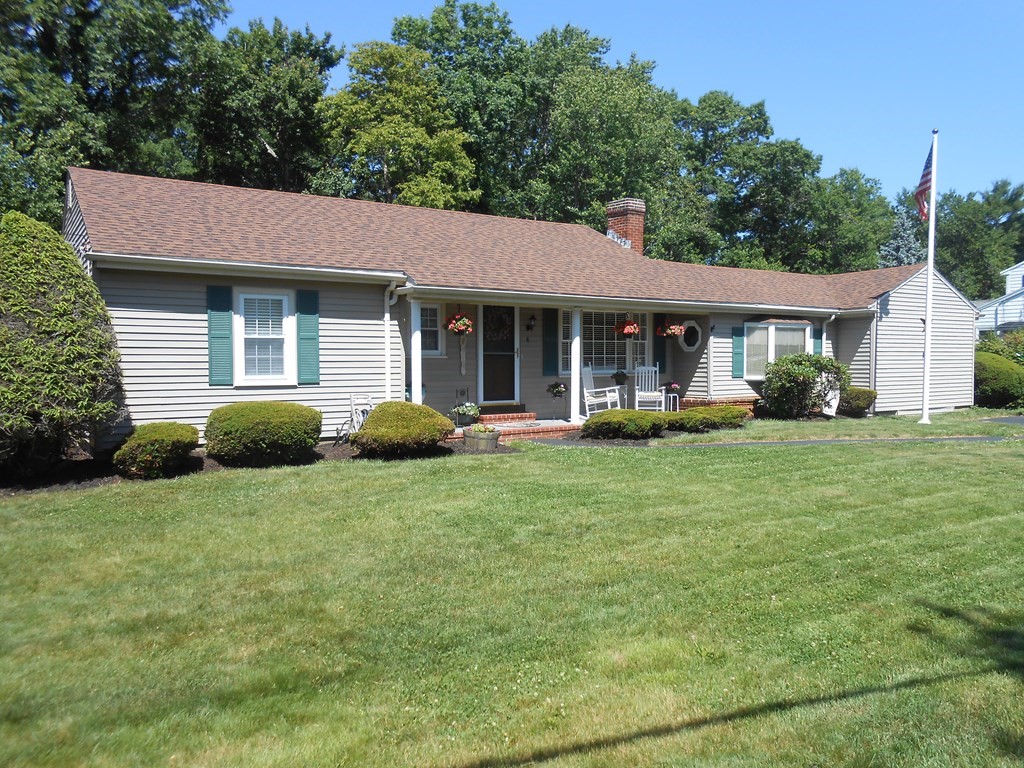 a view of a house with a backyard