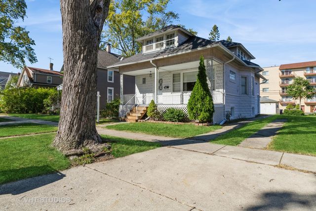 $379,900 | 1434 Oakwood Avenue | Des Plaines