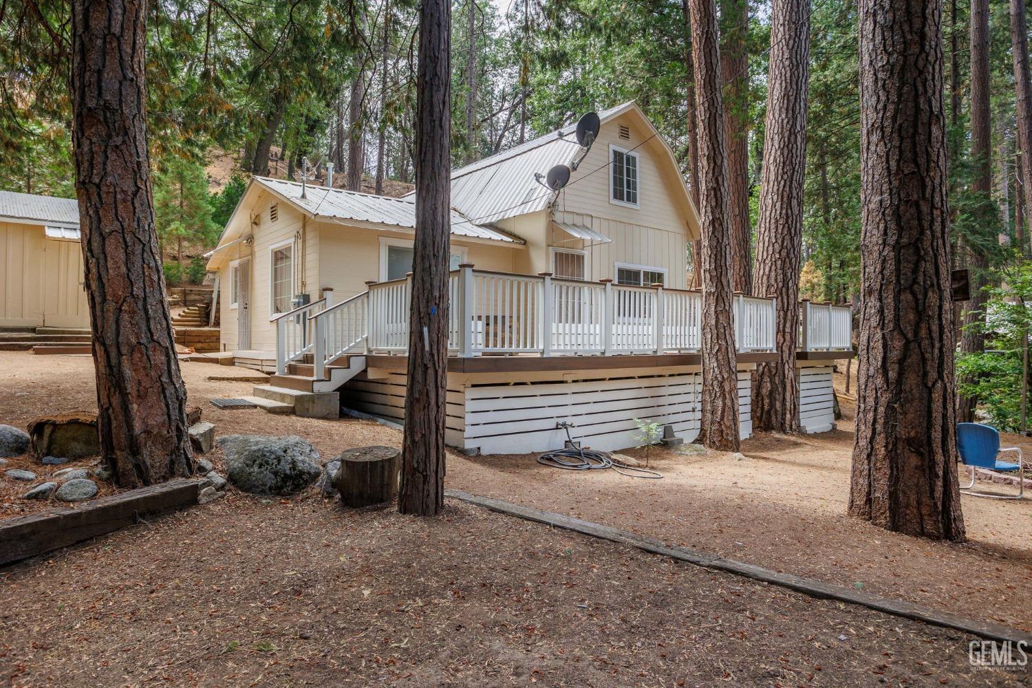 a view of a house with backyard and a tree