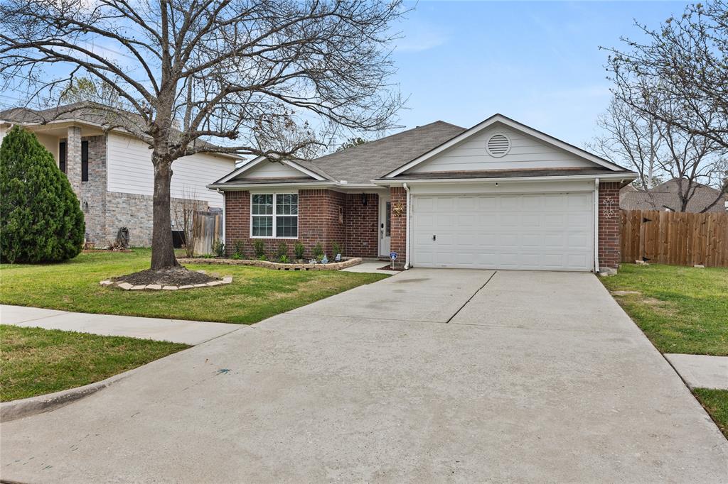 a front view of house with yard and garage