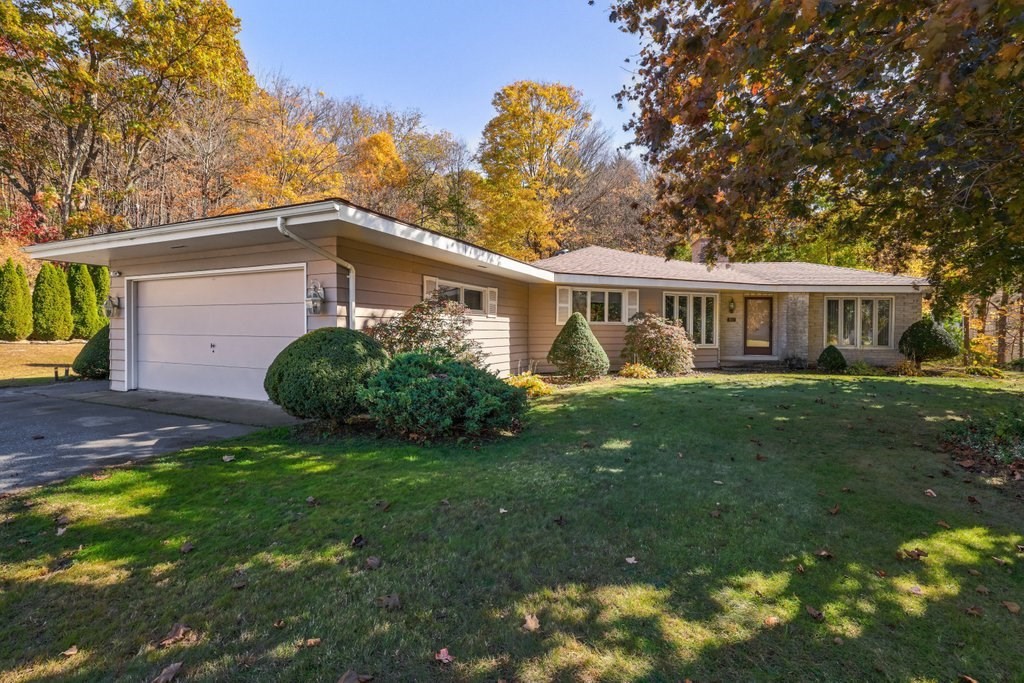 a view of a house with a yard