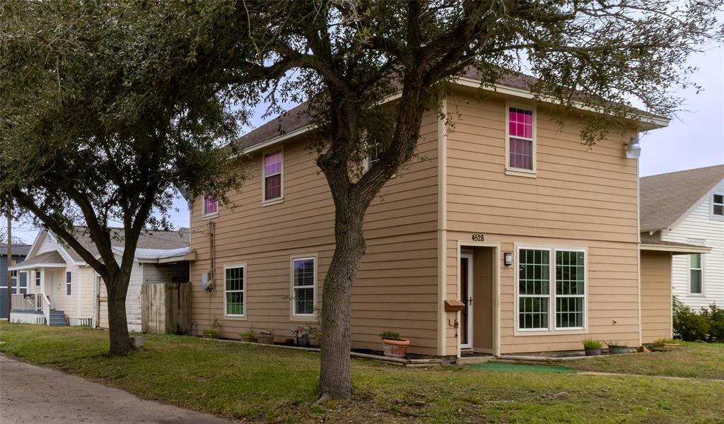 Home on Corner lot