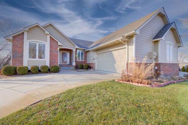 $364,900 | 2367 North Lakeway Circle | Wichita