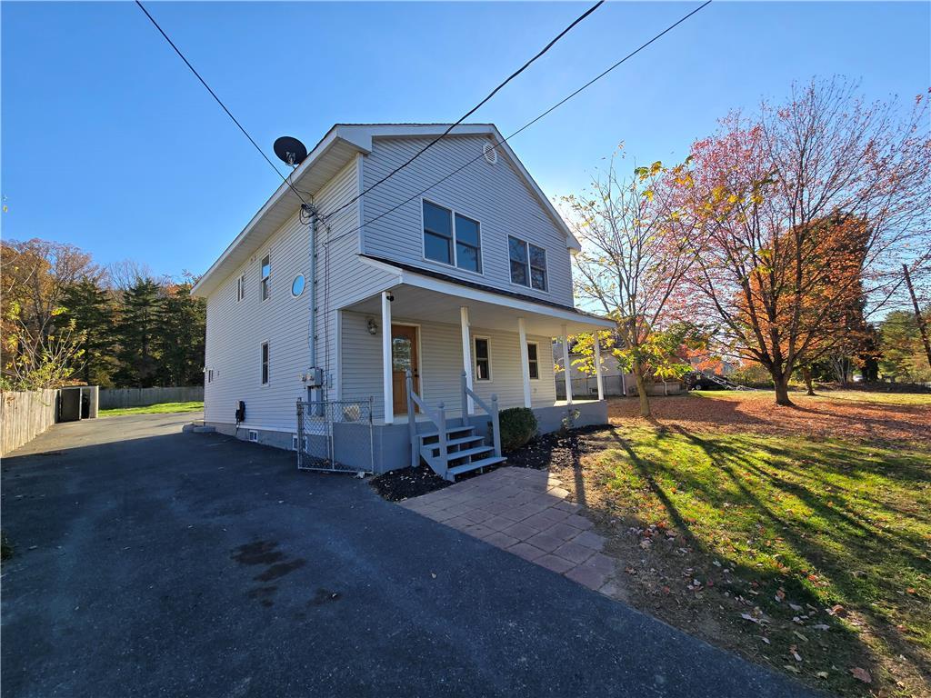 a view of a house with a yard