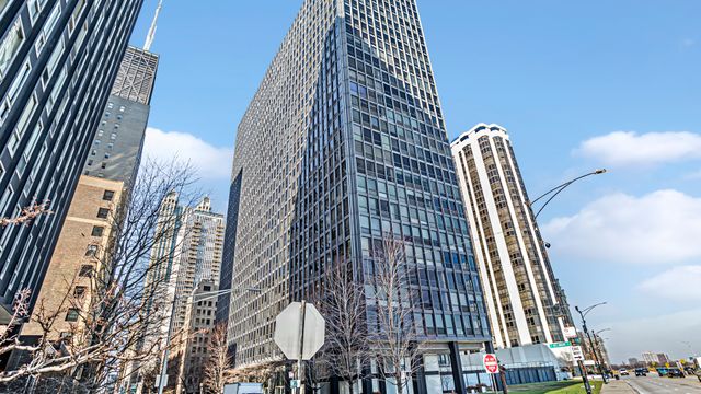 $395,000 | 900 North Lake Shore Drive, Unit 1307 | Near North Side