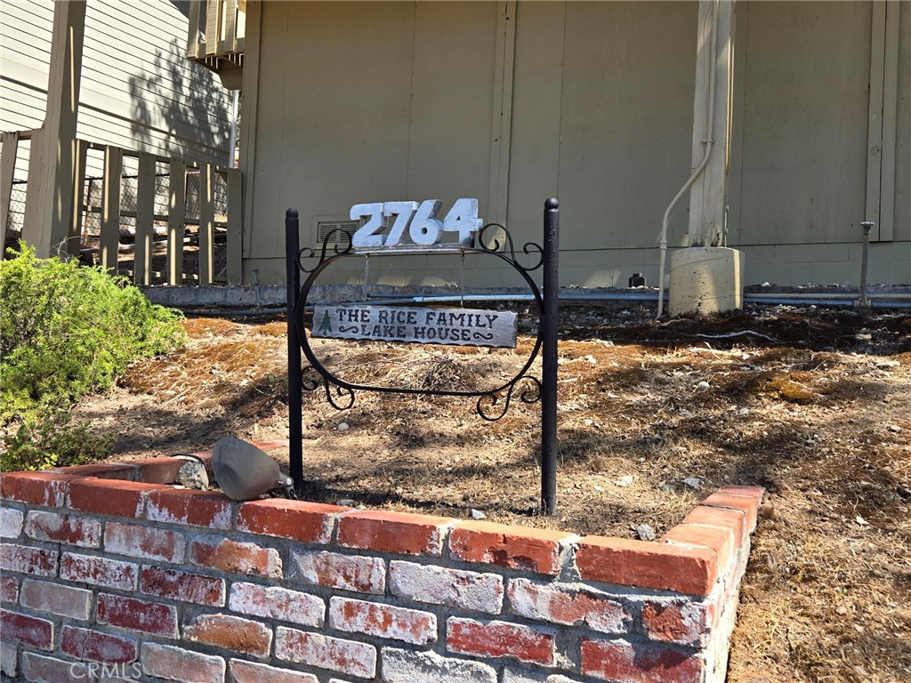 a wooden bench sitting in front of a building