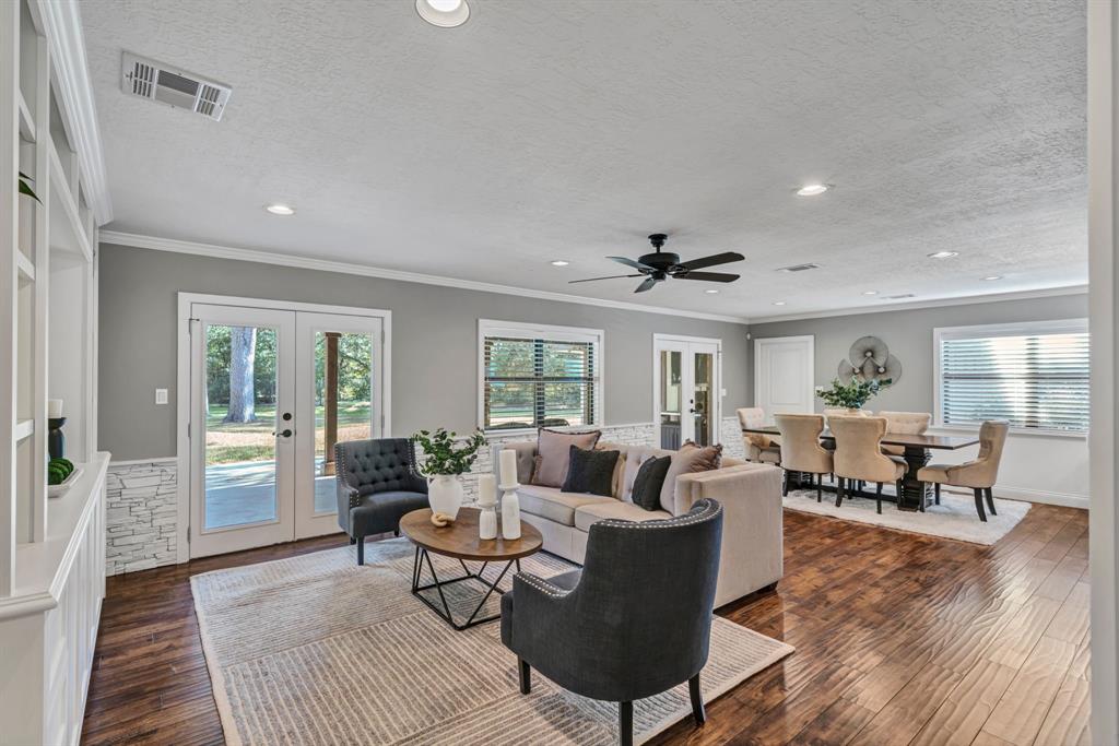 This Home is a piece of heaven in the middle of the city!  It was completely remodeled in 2016 and it has amazing lot at a Cul De sac and it is zoned to great schools !!