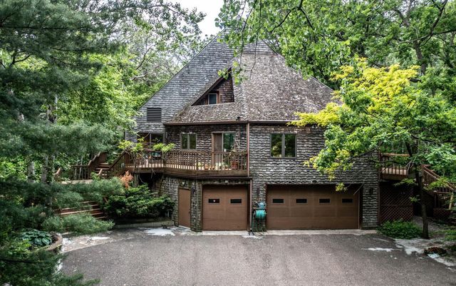 $2,975,000 | 750 Mohican Lane | Mendota Heights