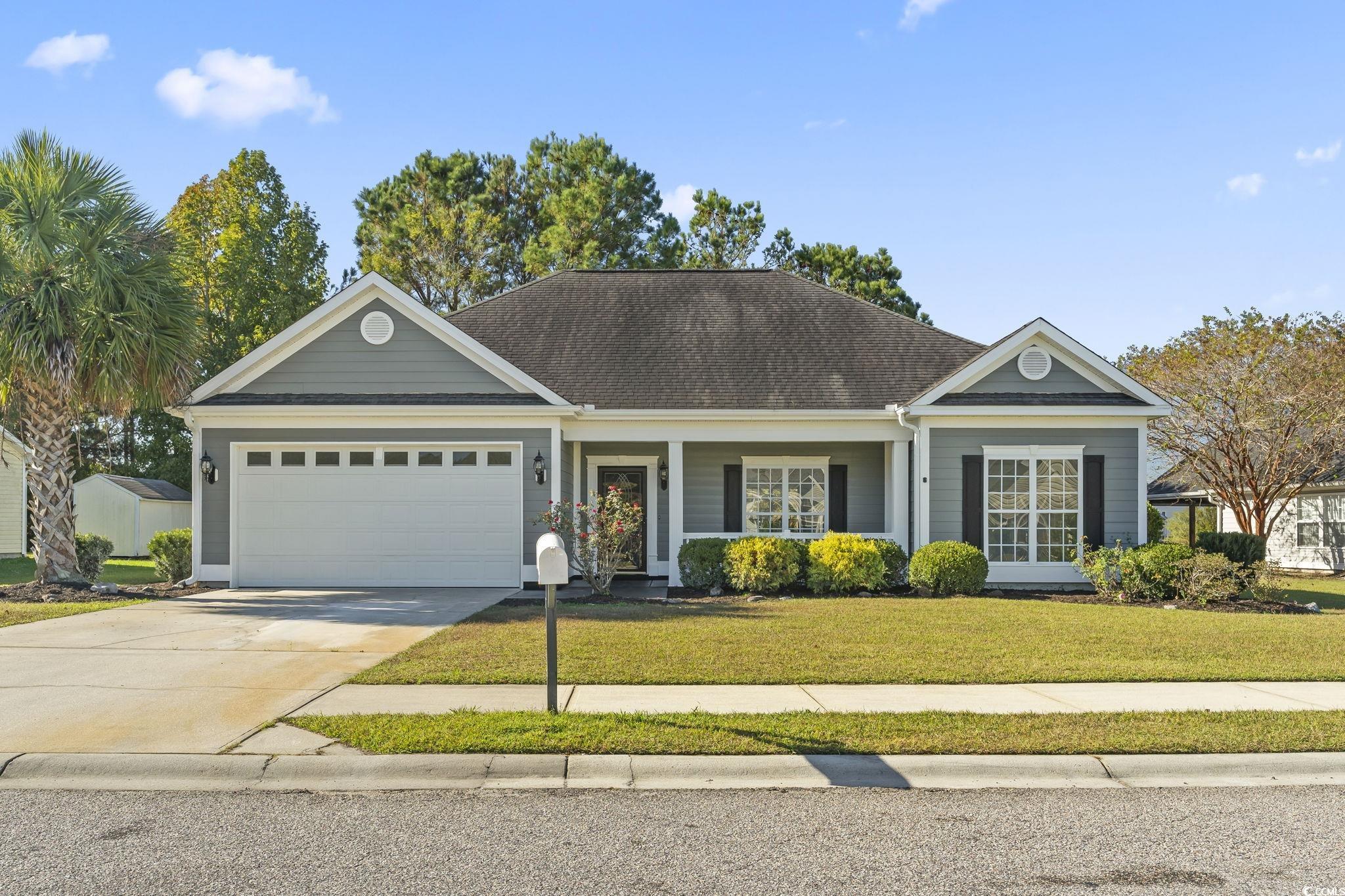 View of front facade featuring a front yard and a