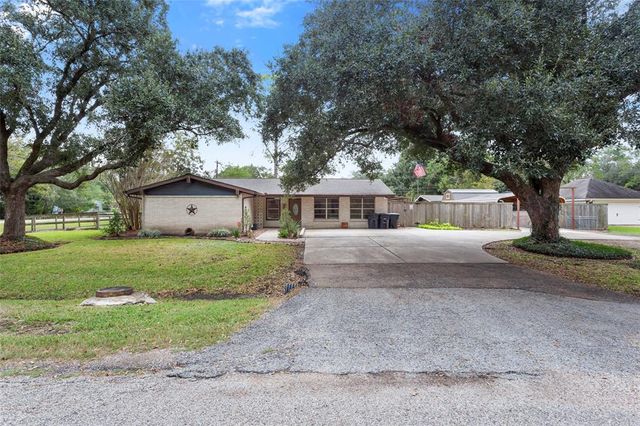 $312,500 | 2233 West Coombs Street | Alvin