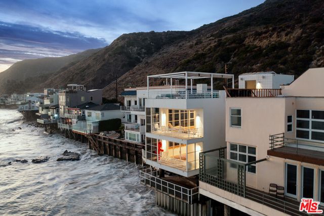 $5,895,000 | 19124 Pacific Coast Highway | Malibu Beach