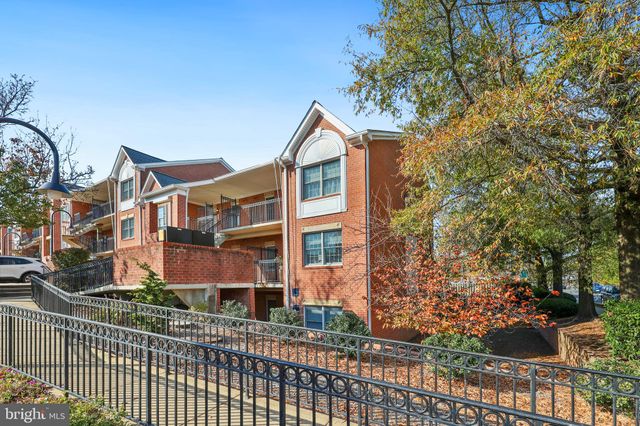 $475,000 | 6940 Fairfax Drive, Unit 308 | East Falls Church