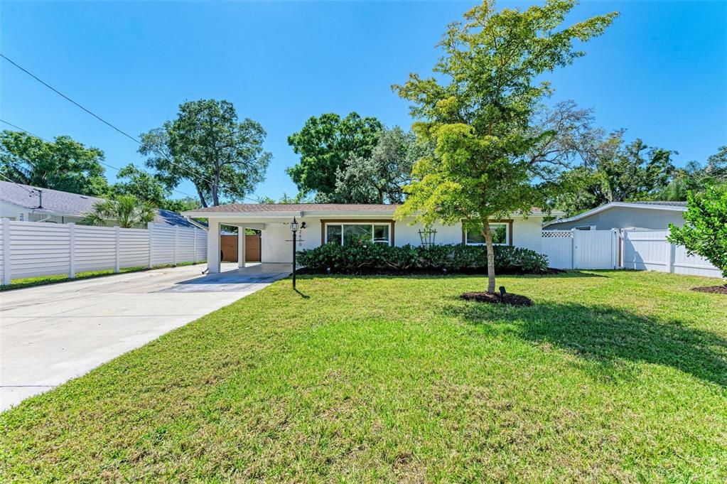 a view of a house with a backyard