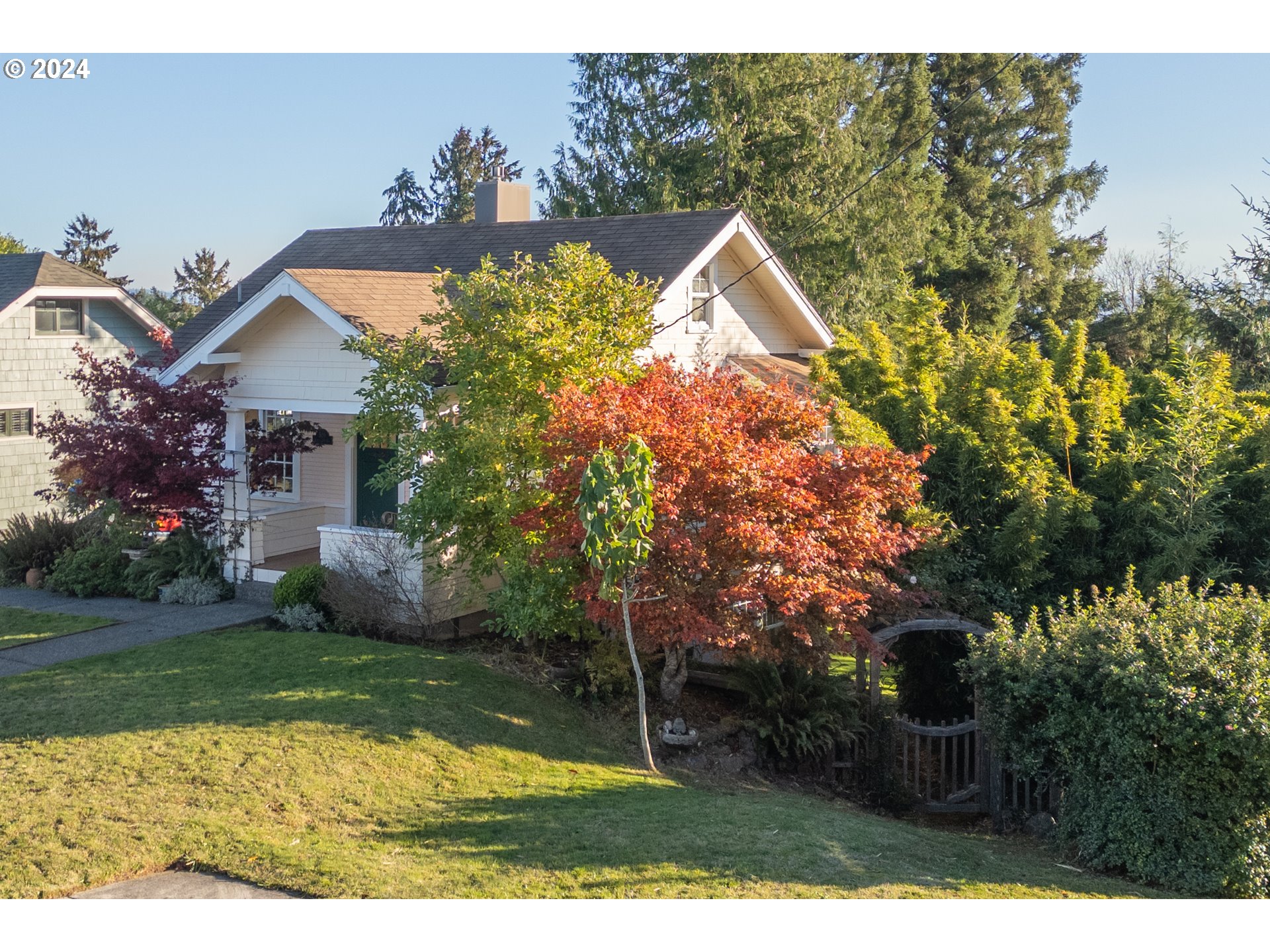 a view of a house with a yard