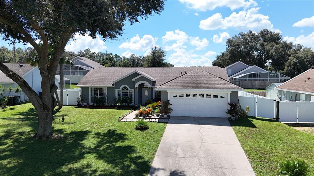 a view of a front of house with a yard