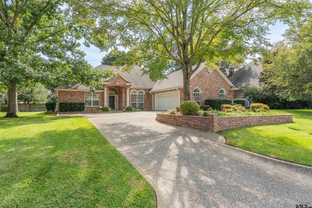 $415,000 | 1308 Parkview Drive | Southwest Tyler