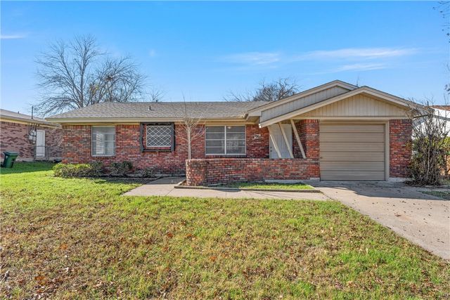 $225,000 | 1312 Royal Oaks Drive | Parkdale