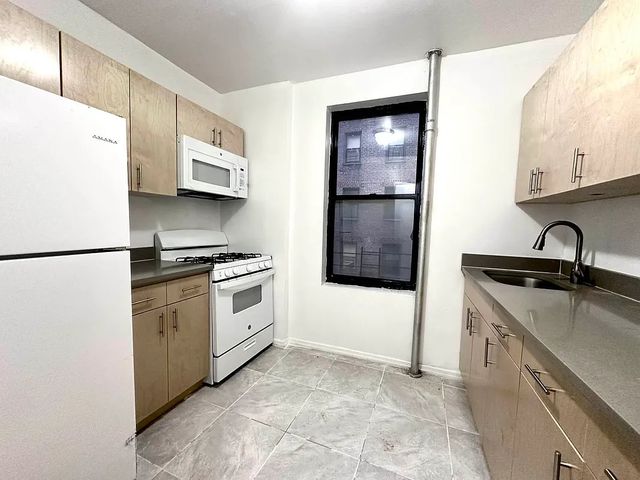 $3,500 | 4441 Broadway, Unit 4D | Hudson Heights