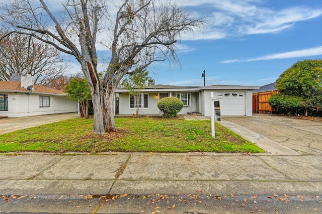 $425,000 | 5208 Esmeralda Street | Tallac Village