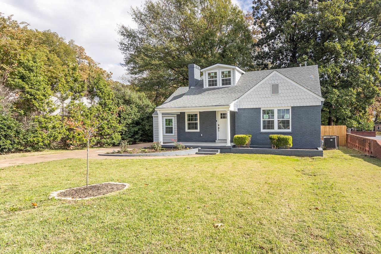 New england style home with a front lawn and covered porch