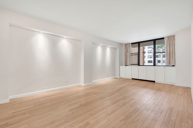 $699,000 | 301 East 87th Street, Unit 3F | Upper East Side