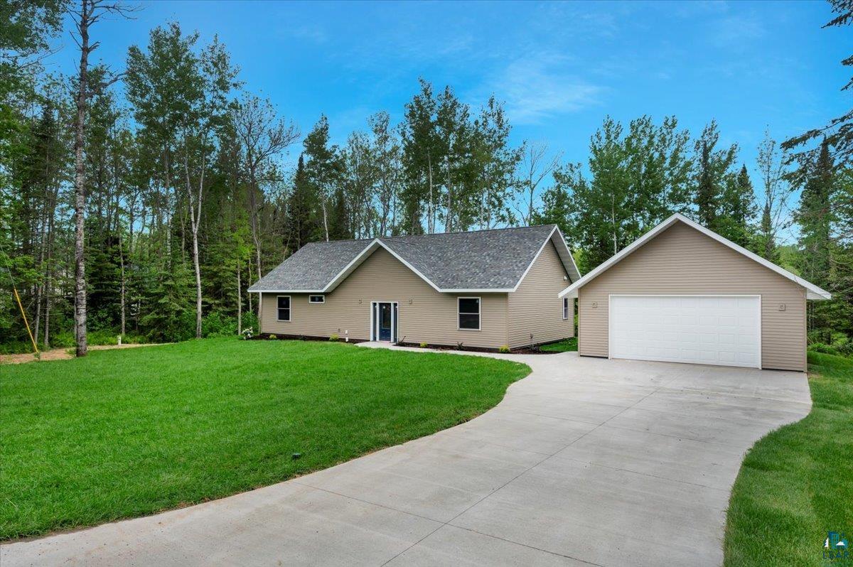 View of front of house featuring a front yard